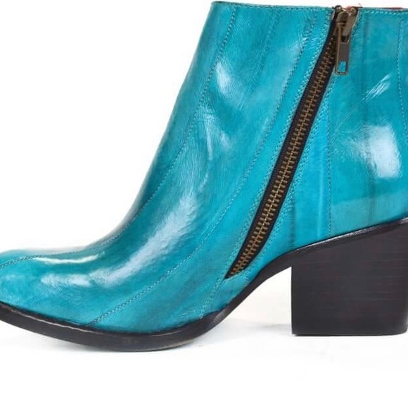 Alcala Rose Women’s Turquoise Eel Boots - Picture 3 of 5